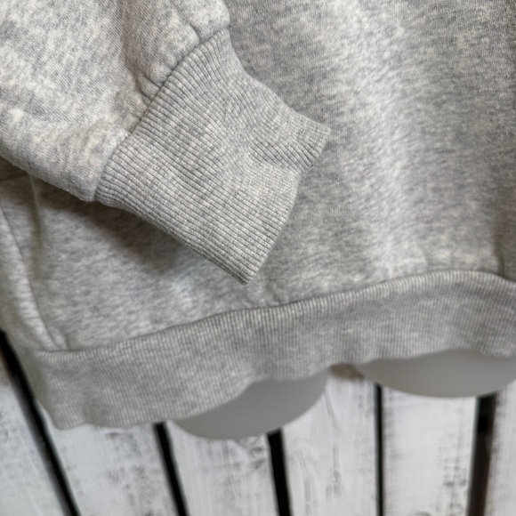 V-neck Cozy Sweatshirt Women Size Medium Heather Gray Front Pockets Casual Basic - Picture 3 of 12